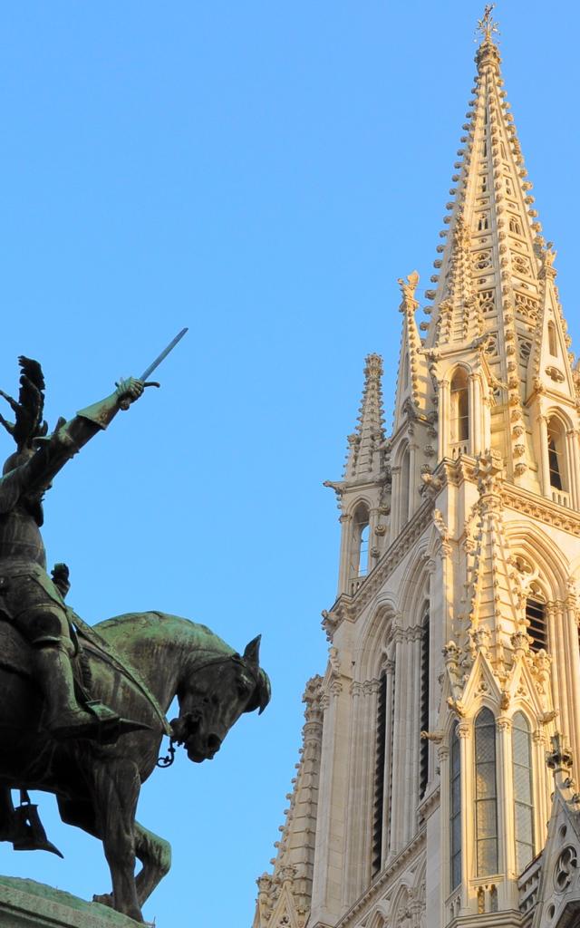 Flêche Sainte Epvre Et Statue René II